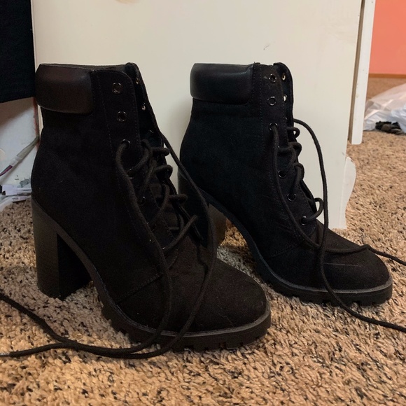 Black heeled booties - Picture 3 of 7